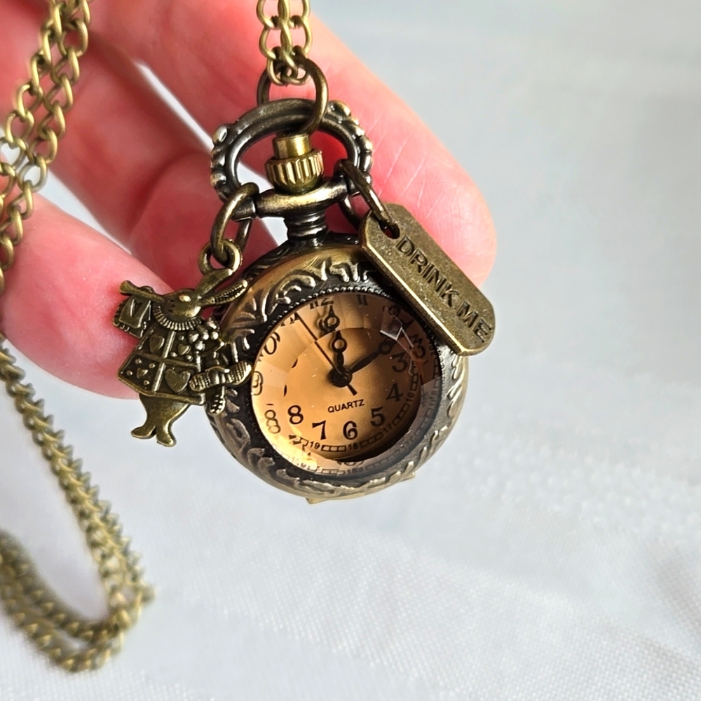 🐰 New Alice in Wonderland Pendant Watch Necklace Drink Me Mad Hatter Charms 🐰